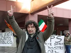 Manifestazione dei "Forconi" di fronte al Monte Paschi di Siena in Corso del Popolo, Mestre. Nella foto: Stefano Guerra