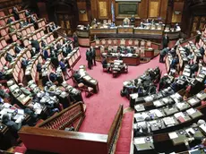 Un momento nell'aula del Senato durante le dichiarazioni di voto sul Def, Roma, 27 Aprile 2016. ANSA/ GIUSEPPE LAMI