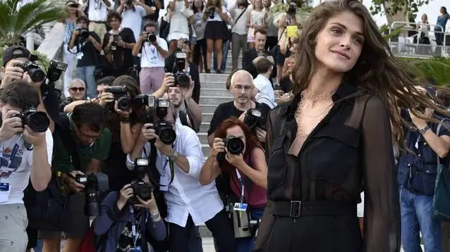 01/09/2015 Venezia, 72 Mostra Internazionale d' Arte Cinematografica. Hotel Excelsior. Nella foto la madrina Elisa Sednaoui in spiaggia tra i fotografi