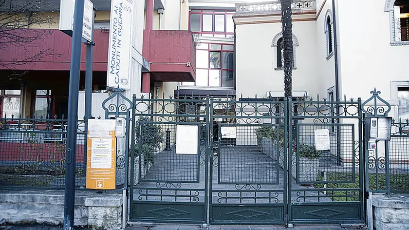 L’ingresso della casa di riposo Monumento ai caduti di San Donà
