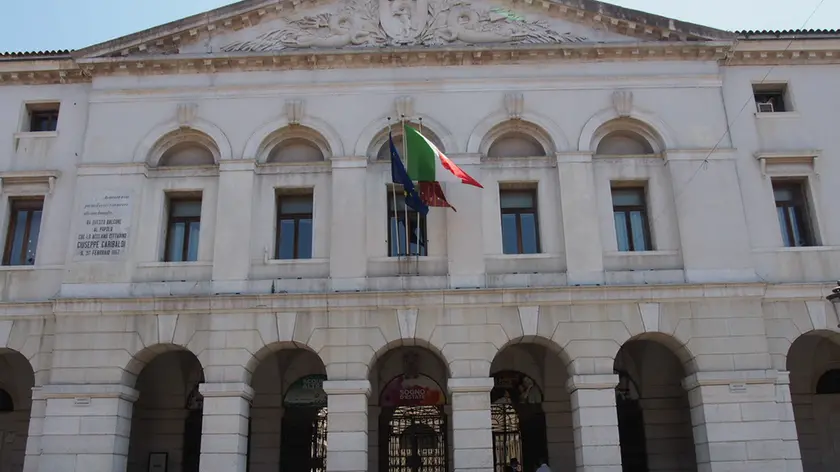 Lorenzo Porcile/Corso del popolo, Chioggia/ esterni municipio di chioggia