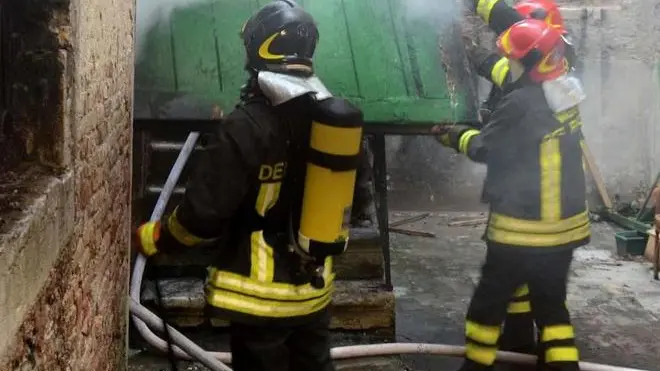 Pellicani Venezia 27.12.2011.- Incendio magazzino dell'abitazione San Polo 1906, carampane.- Interpress