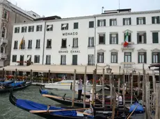 Morsego Interpress/M.Tagliapietra Venezia 07.06.2012.- Imbrattata la Hall dell Hotel Monaco & Gran Canal.