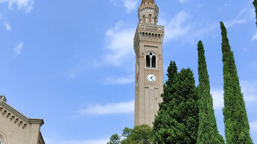 Il campanile di Noventa di Piave, poco distante dall’albergo