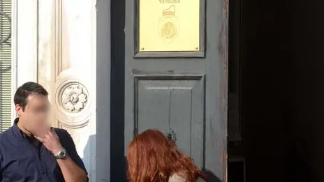 Vitucci Interpress/Tagliapietra Venezia 09.11.201.- ( servizio esclusivo) Controlli e sequestri documentazioni della Guardia di Finanza negli uffici dell'Edilizia Privato del Comune di Venezia in campo Manin