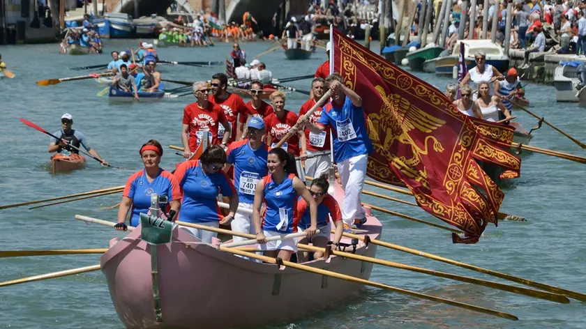 Interpress/M.Tagliapietra Venezia 20.05.2018.- Vogalonga, passaggio in Rio di Cannaregio.