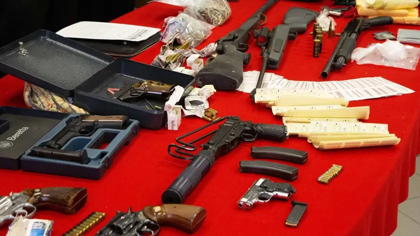 sequestro arsenale da parte dei Carabinieri