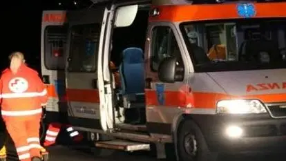 L’intervento di un’ambulanza nella notte