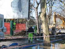 GIORNALISTA: Scattolin AGENZIA FOTO: Candussi LUOGO: viale San Marco, Mestre DESCRIZIONE: lavori per aggiustare il tubo dell'acqua esploso ieri notte