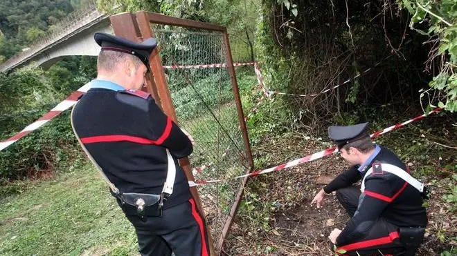 Cogollo del Cengio ritrovamento cadevere in decomposizione zona Ponte San Agata nella foto Carabinieri della stazione di Piovene indicano il punto dove giaceva il corpo