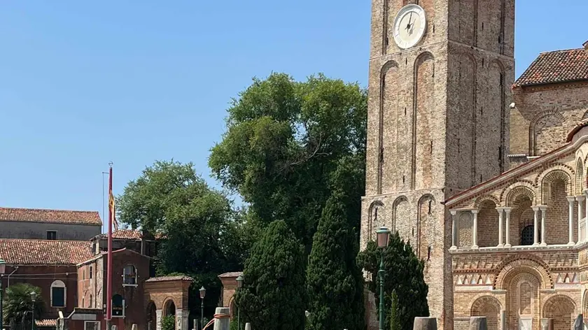 Il pedalò è stato avvistato in laguna si sarebbe fermato tra le rive e i ponti di Murano