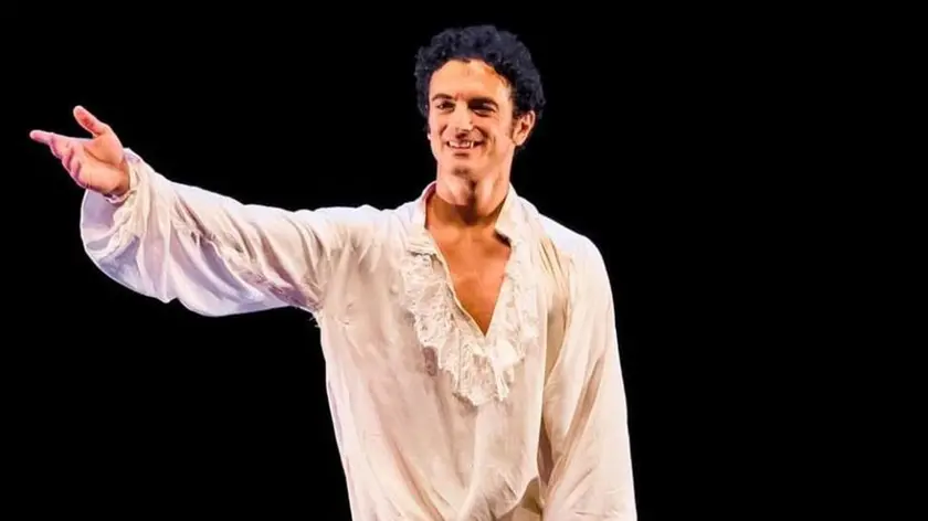 Il veneziano Alessio Carbone, diplomato alla scuola di ballo della Scala