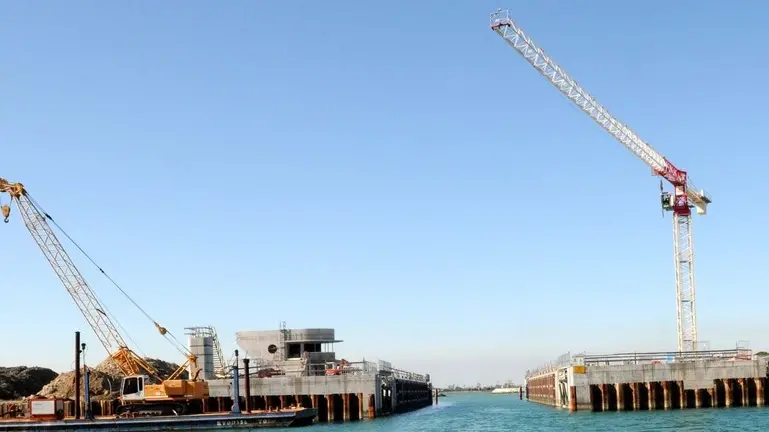 Interpress/Mazzega Vitucci Venezia, 24.04.2013.- Cantieri "MOSE".- Nella foto la chiusa del porto rifugio di Punta Sabbioni.-