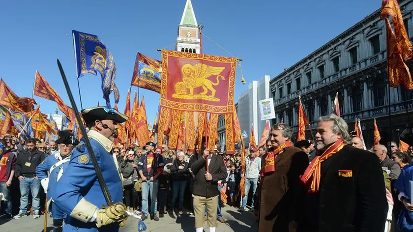 Giovanni Giusto e Luigi Brugnaro a una manifestazione venetista