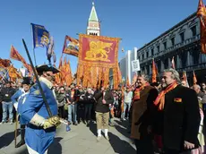 Giovanni Giusto e Luigi Brugnaro a una manifestazione venetista