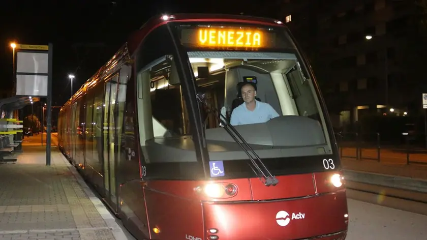 Foto Agenzia Candussi/ Morsego/ Favaro Veneto/ Nuove corse notturne del tram