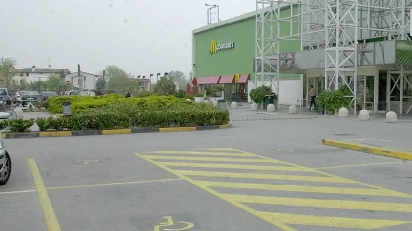 FOTO GAVAGNIN (DE POLO) PARK PORTATORI DI HANDICAP AL CARREFOUR DI PORTOGRUARO