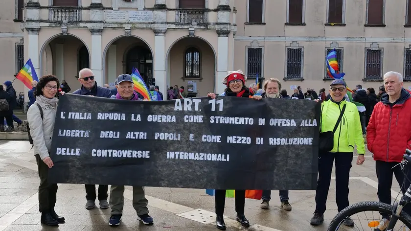 Il presidio in piazza Municipio