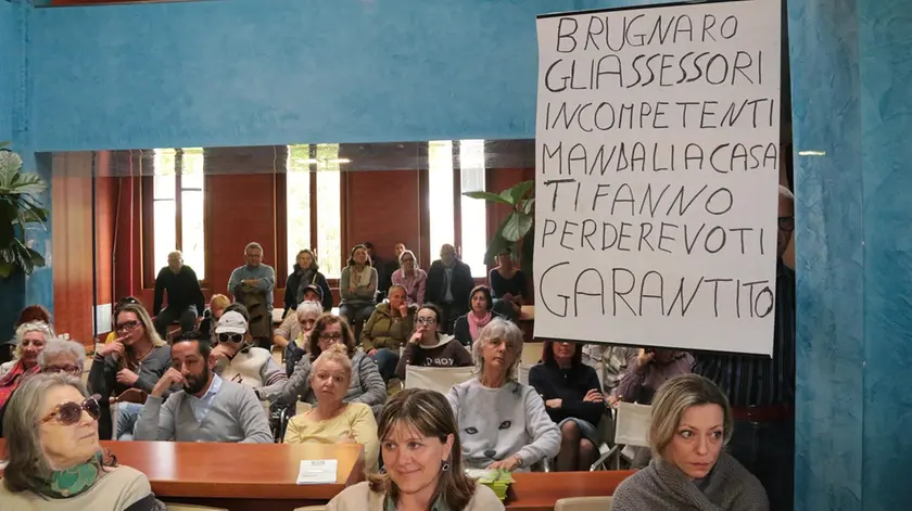 La protesta in Consiglio comunale a Mestre (foto Agenzia Candussi)