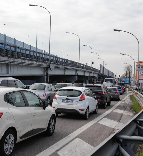 Foto Agenzia Candussi/Chiarin/ Mestre, Via Miranese/ Traffico intenso all'uscita della tangenziale