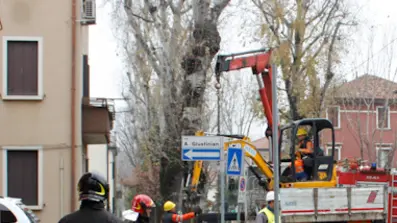 fuga di gas e intervento vigili del fuoco in via Zambelli, Marghera.