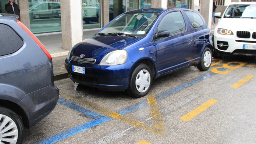 Multato perchè parcheggia in via Pepe - confusione sulla segnaletica stradale