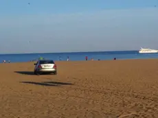 COLUCCI - DINO TOMMASELLA - JESOLO - AUTO IN SPIAGGIA