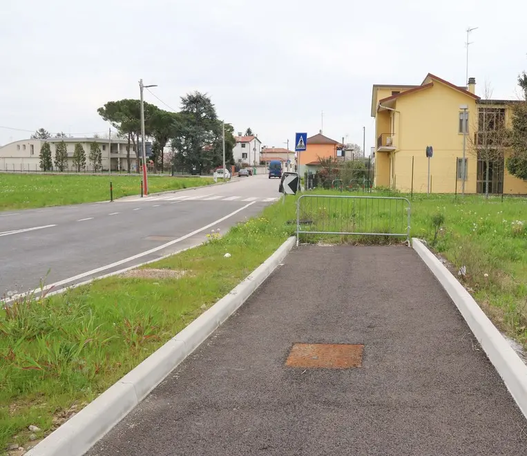 Foto Agenzia Candussi/ Chiarin/ Mestre, via Porto di Cavergnago/ Pista ciclabile interrotta