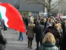 Gianni De Checchi e sopra la manifestazione di sabato in piazzetta Coin a Mestre