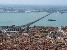 Interpress/Mazzega Venezia, 22.04.2015.- FOTO AEREE Nella foto Venezia e Ponte della Libertà