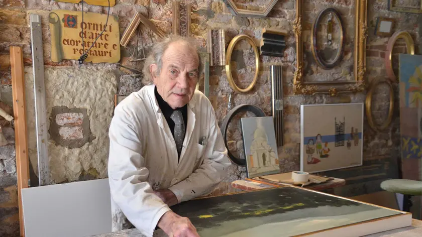 Toni Dalla Venezia, uno degli ultimi intagliatori di Venezia, aveva 85 anni
