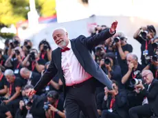 Il regista Giorgio Diritti sul red carpet della Mostra del Cinema per il film "Lubo"