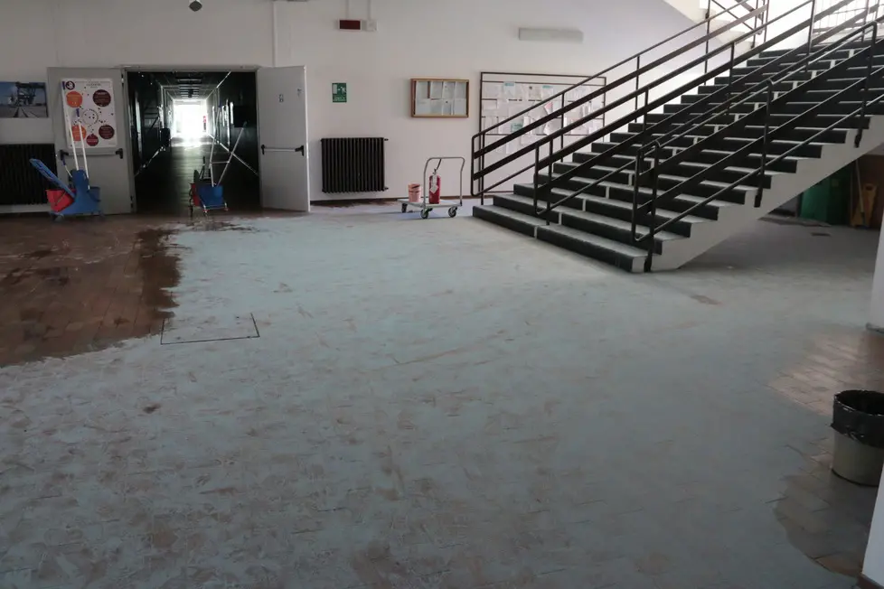 Foto Agenzia Candussi/Baschieri/ Via Asseggiano, Mestre/ Atti di vandalismo nella scuola Edison-Volta