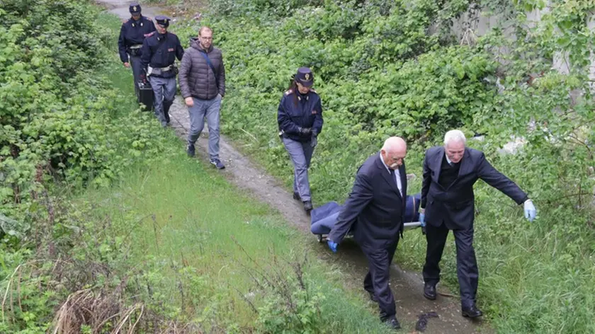 Foto Agenzia Candussi/ Furlan/ Marghera, via della pila angolo via dell'elettricità/ Ritrovamento del cadavere dei Genny Coccato