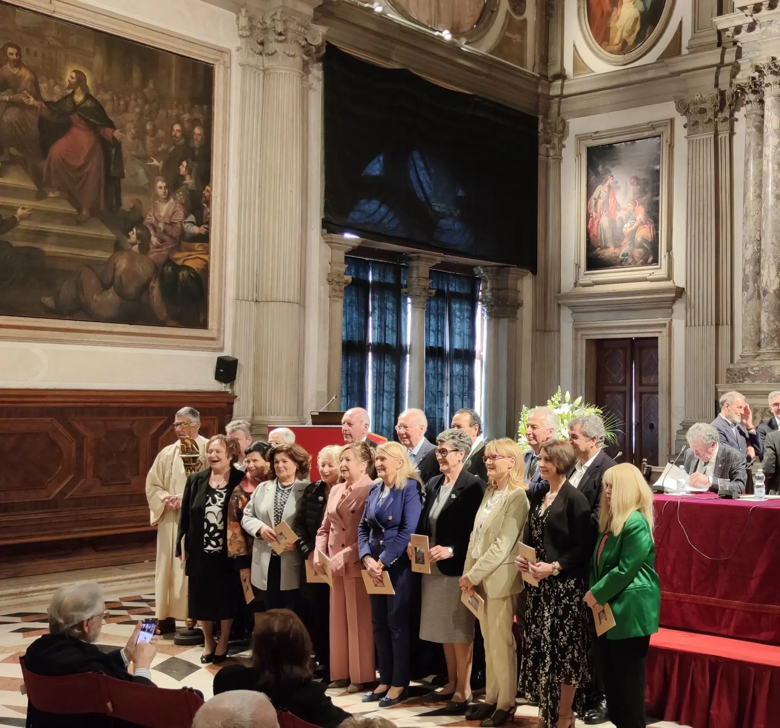 Foto di gruppo per i nuovi confratelli