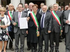 GIORNALISTA: Bon AGENZIA FOTO: Candussi LUOGO: Mestre, teatro Toniolo DESCRIZIONE: premiazione delle persone che si sono distinte nel loro lavoro - nella foto i premiati della provincia di Venezia