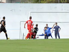 (CRUCCU) PORTOGRUARO 13/10/2013 MATTEO BOEM VENEZIA (MAGLIA NERA) VS SUDTIROL IL GOL DEL SUDTIROL