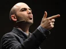 Lo scrittore Roberto Saviano in una foto di archivio del 12 aprile 2011. Due giorni dopo la piu' grande manifestazione mai organizzata da 'Occupy Wall Street', nuovo appuntamento oggi a mezzogiorno a New York. A Zuccotti Park si terra' un'assemblea del movimento, cui interverra' anche lo scrittore Roberto Saviano. ANSA/ PIETRO CROCCHIONI