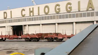 Agostini vch01a Ruggeroa Donaggio Chioggia: porto di Val da Rio,a bordo di una delle due chiatte per la navigazione fluviale