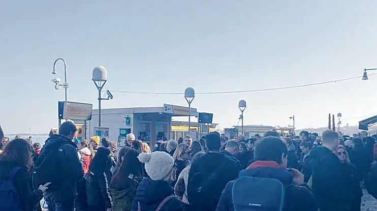 Code di turisti nei fine settimana a Fondamente Nove