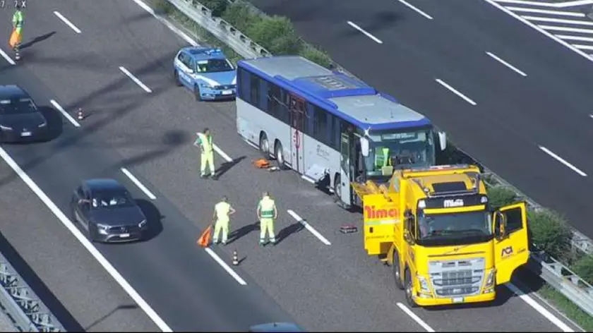 Le operazioni di recupero del mezzo in A57