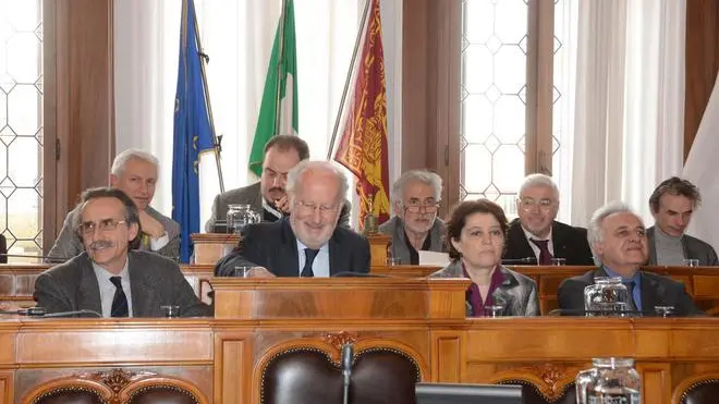 PELLICANI VENEZIA 19.03.2012.- CONSIGLIO COMUNALE PRIVATIZZAZIONE CASINO'. .INTERPRESS/GF.TAGLIAPETRA