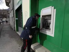 Rovereto - le due sedi bancarie BNL Paris Bas e IMI San Paolo Gruppo Intesa San Paolo prese di mira da quattro giovani con scatole di petardi.Il bancomat del gruppo San Paolo in largo Sauro, distrutto a Natale da un'esplosione