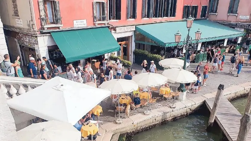 Dal periodo Covid a Venezia si sono moltiplicati i plateatici extra large