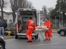 DEPOLO FGAVAGNIN (PROP.) PORTOGRUARO CADE CON LO SCOOTER SULLA ROTONDA IN VIALE ISONZO..I SOCORSI