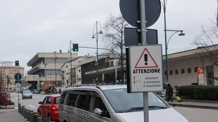 Foto Agenzia Candussi/ Furlan/ Mestre, zona stazione FS/ Parcheggio selvaggio