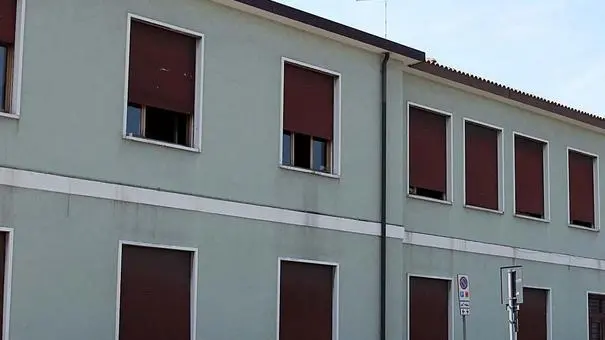 BASCHIERI MESTRE: CASA ACCOGLIENZA. w