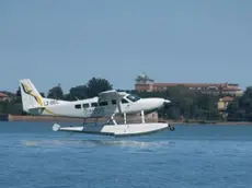 L’idrovolante messo a disposizione dalla società Seawings e che comincia il suo servizio da domani