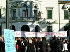 13/11/04 Spinea (Ve) Municipio. Protesta. (c) Light Image