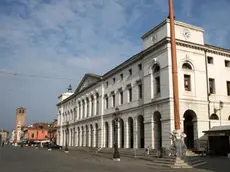 Depolo mph03a Elisabetta Donaggio ..Chioggia: municipio - Il supermercato Lando di Pianiga dove e' saltata la cassa continua